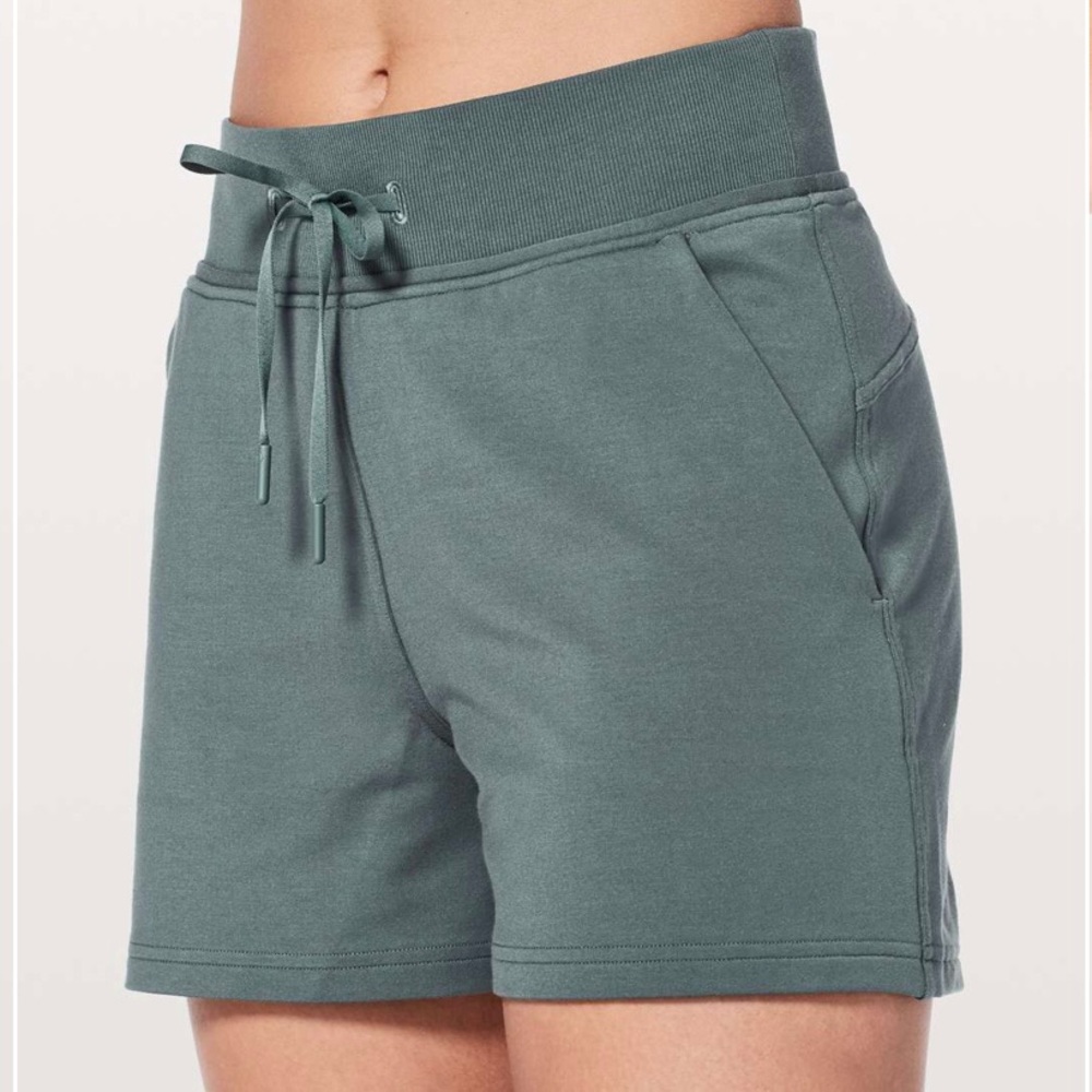 Lululemon Every Moment Short 6